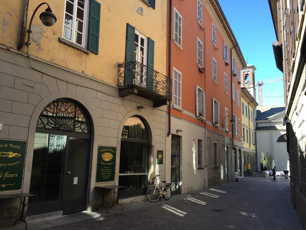 Ancient Courtyard Bonanomi In Como Historic Centre Номер фото